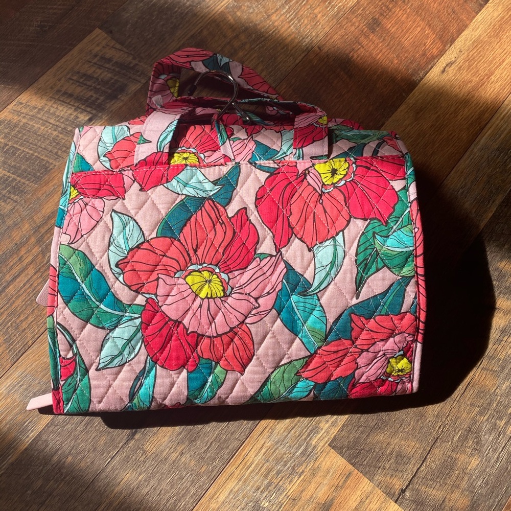BRAND NEW Vera Bradley travel makeup/storage bag